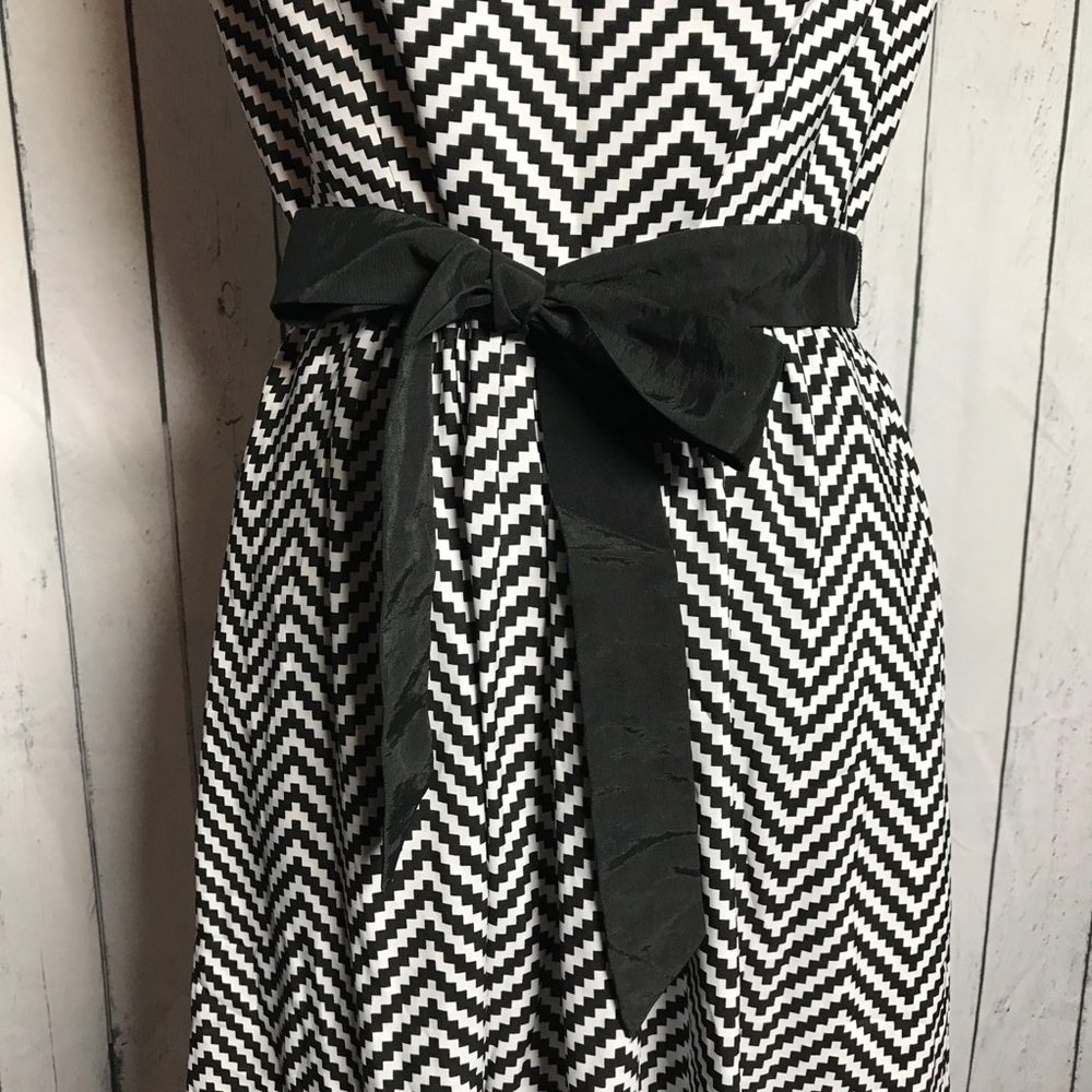 White House Black Market Chevron Dress - Picture 2 of 7